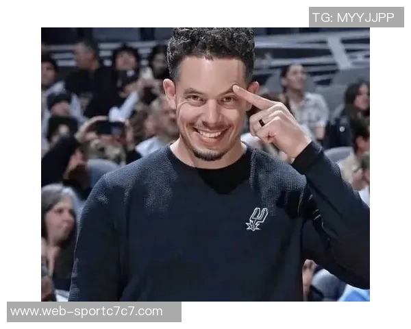 米奇约翰逊赞文班全场高水平表现令人惊叹的表现与坚持 米奇约翰逊赞文班全场高水平表现令人惊叹的表现与坚持